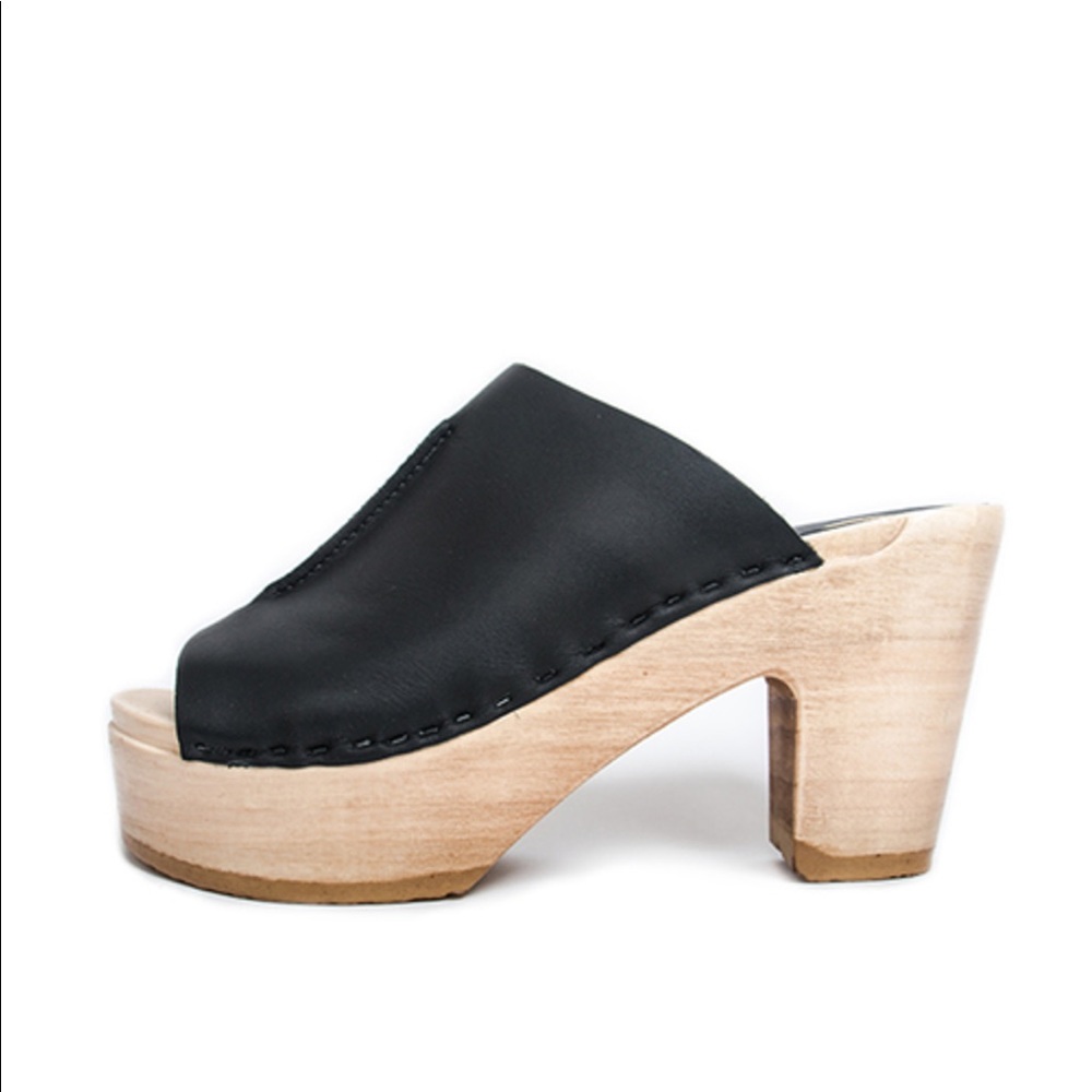 No. 6 Black Leather Mule Clogs 10/41